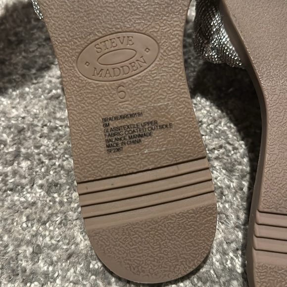 🤪SOLD 🤪Steve Madden Rhinestone Sandal Size 6 - Picture 9 of 13